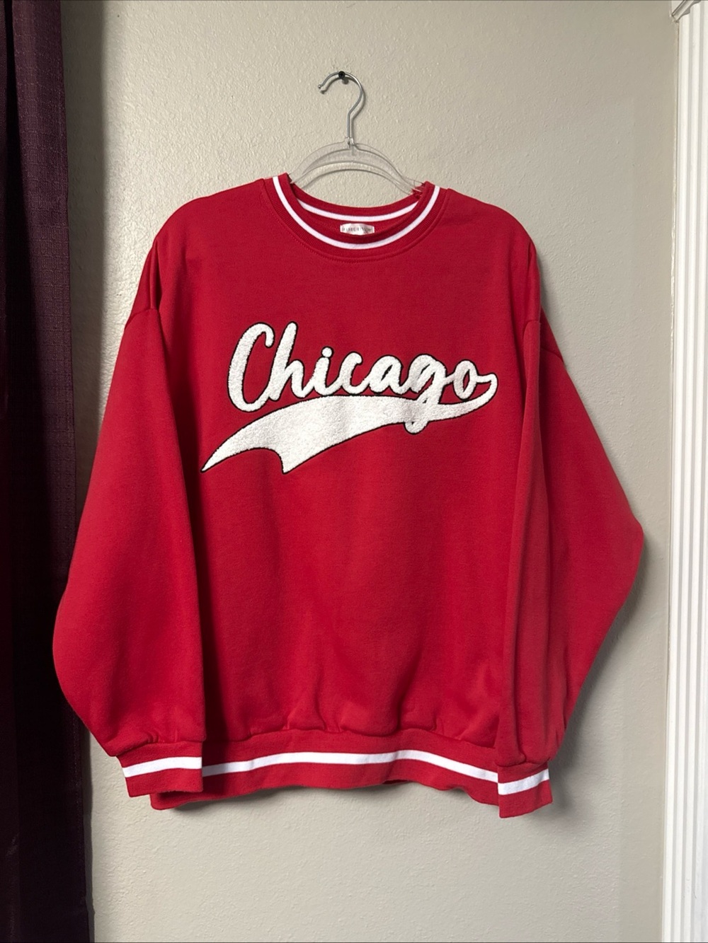 RB33 Orange Kiss Chicago Graphic Sweatshirt Size Large